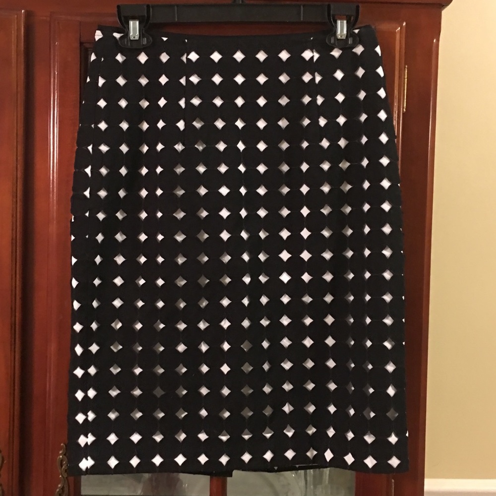 White House Black Market Size 6